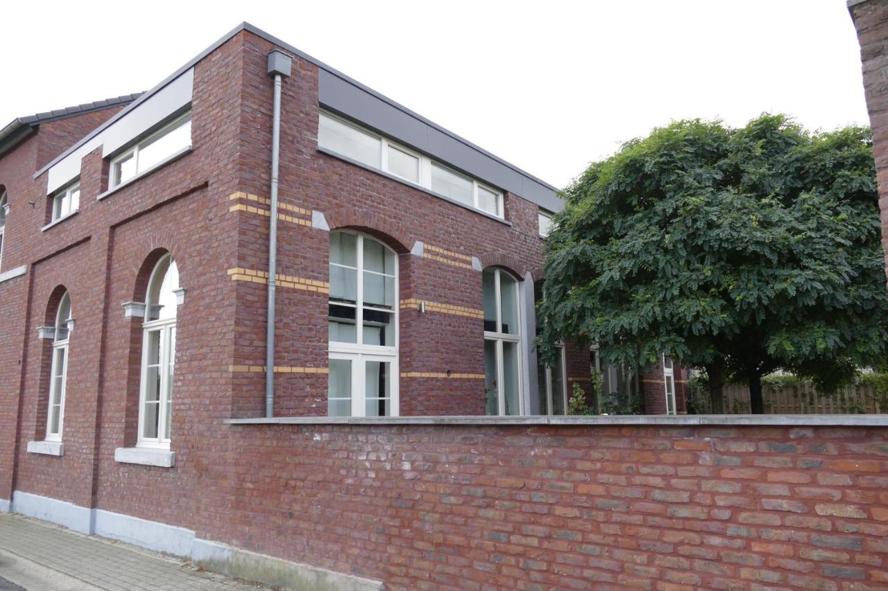 Appartamento De Oude School 4 Pers App Visé Esterno foto